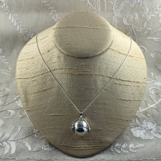 Image Title Guru Bhakti Locket